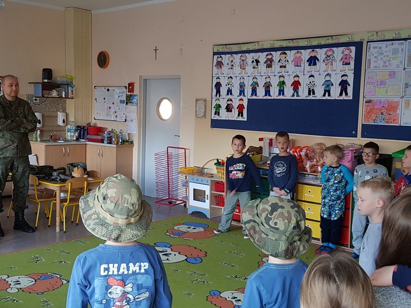 Wizyta żołnierza w grupie Niezapominajki